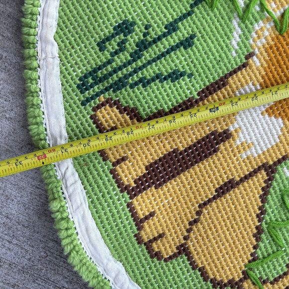 Vintage 60s 70s Bucilla Latch Hook Rug Canvas Daisy Lion 32” Round MOD Novelty - Picture 3 of 9